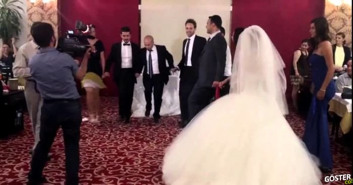 Düğünde Rammstein Du Hast ile Halay Çekmek