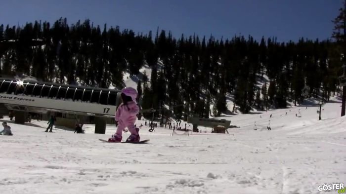 1 Yaşında Snowboard Yapan Kız