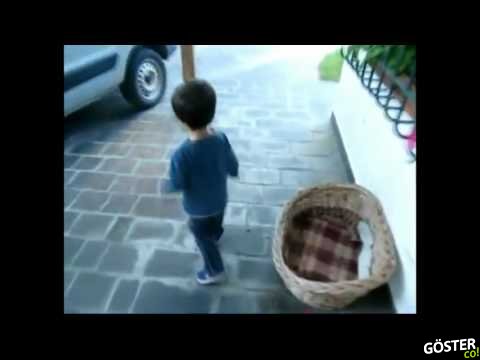 Oğlunu Ters Psikolojiyle Kandırıp Yürüyüşe Çıkaran Baba