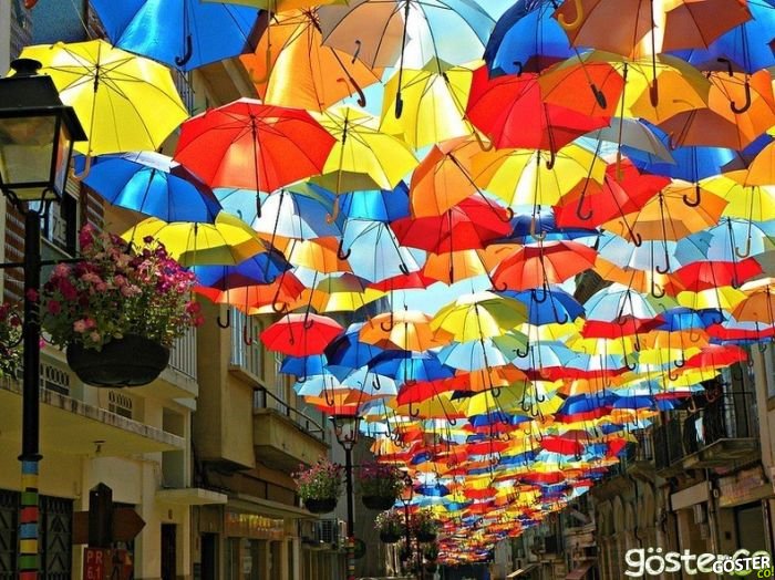floating-umbrellas-1[2]