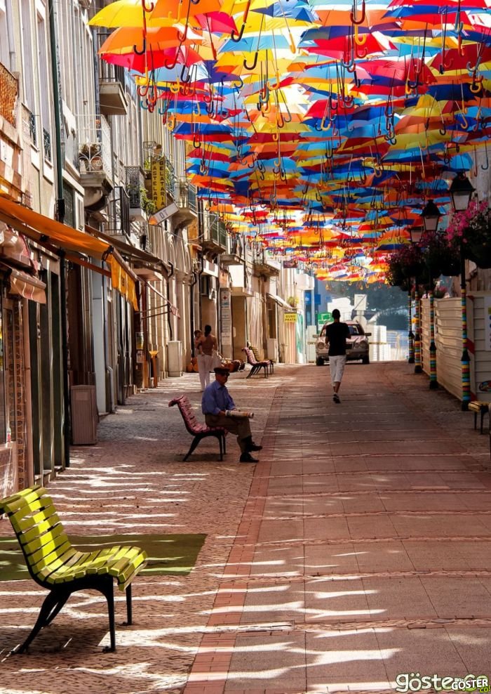 floating-umbrellas-agueda-portugal-2013-7