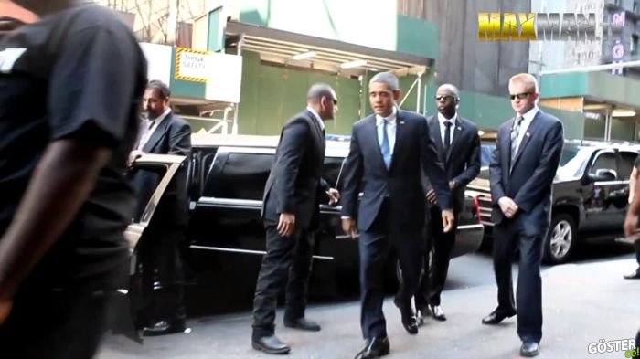Obama’nın Benzeri, Obama Diye Times Meydanı’nda Gezdirilirse