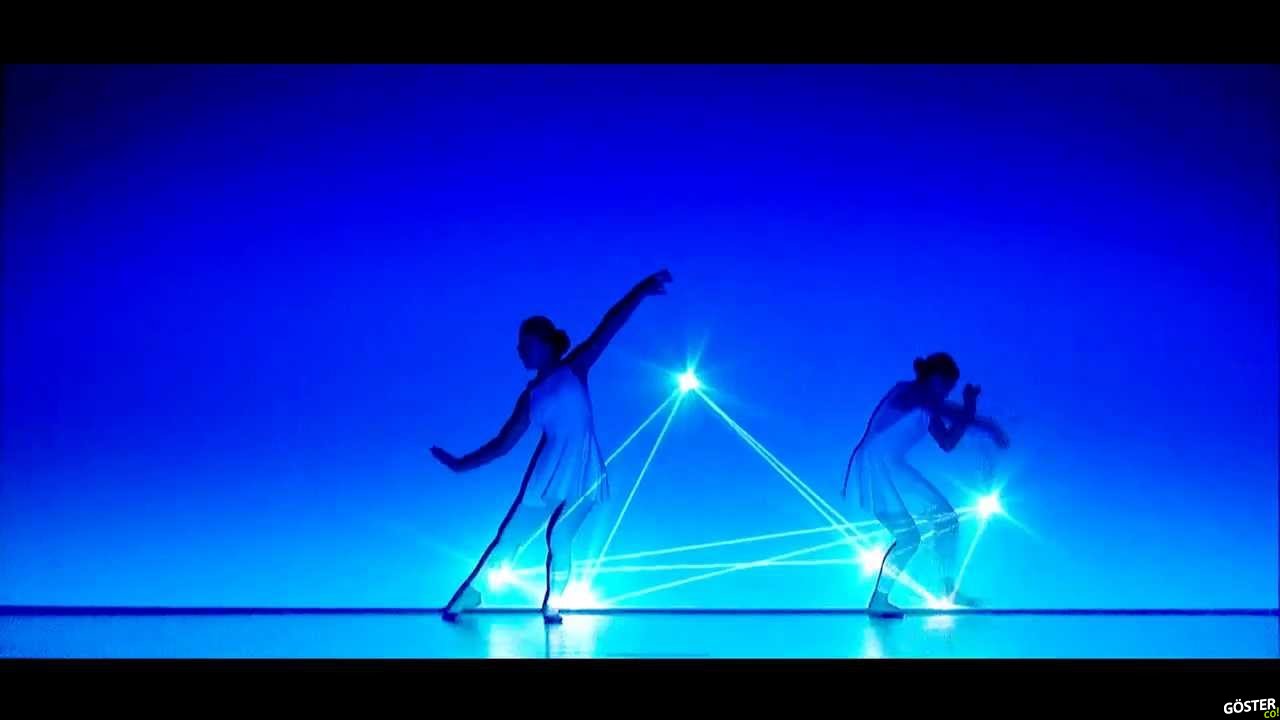 Dans ile ışığı birleştirip etkileyici bir şova imza atan kızlar – Stardust