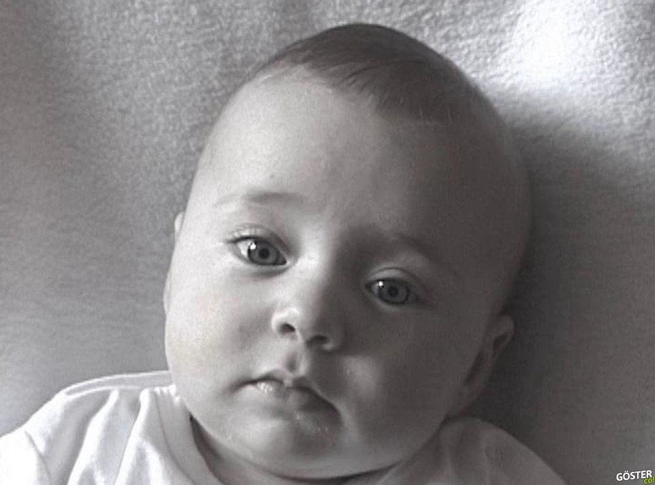 Kızını 10+ Yıl Fotoğraflayıp, 3 Dakikaya Sığdıran Baba