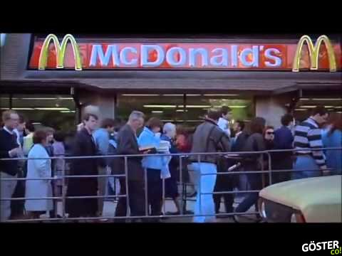1990’da Sovyetler Birliği’ne Açılan İlk Mc Donald’s’ın Önündeki Kuyruk