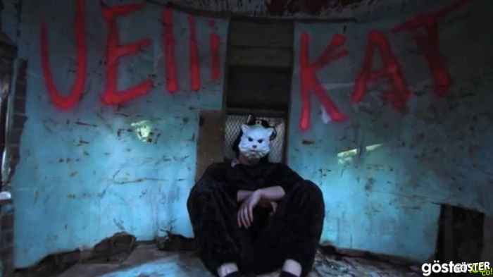 Gün Geçmiyor ki Bir Saçma Şarkı Daha Duymayalım