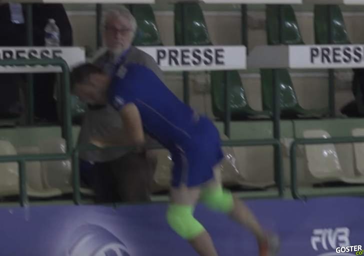 Dünya Voleybol Şampiyonu Takımın Arasına Sızıp Herkesi Trollemek