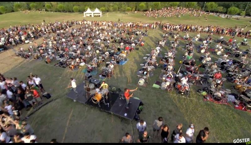 Tam 1000 Müzisyen, İtalya’da Aynı Anda Learn to Fly’ı Çalıyor