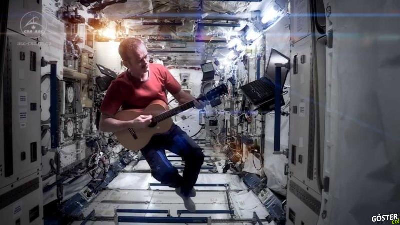 David Bowie’nin Space Oddity’sini Uzay İstasyonunda Söyleyen Astronot
