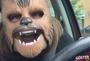 Chewbacca Maskesini Takınca Gülme Krizine Giren Kadın