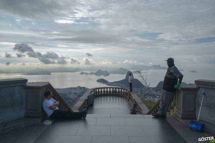 Oliver Curtis turistik mekanlara sirtini donmek 4