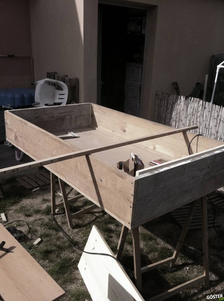 Un Ferrari estrellado es convertido en una mesa de centro para decorar tu sala 05