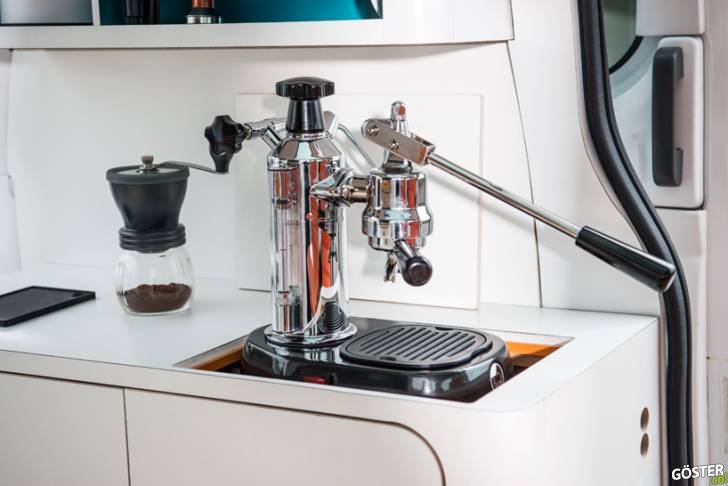 nissan e NV200 WORKSPACE electric office designboom