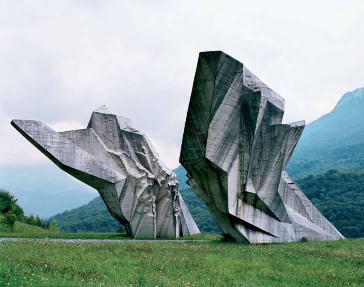 Spomenik_04_2000