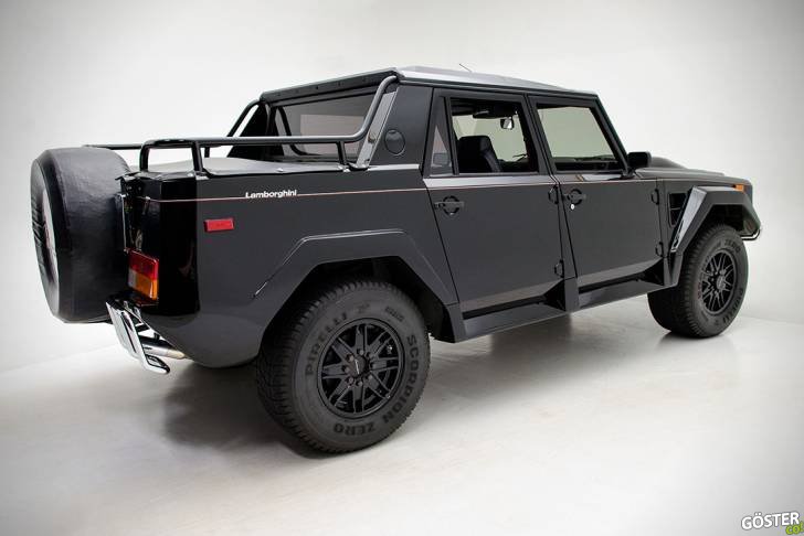 1990 Lamborghini LM002 3