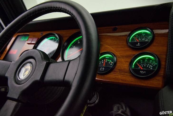 1990 Lamborghini LM002 6