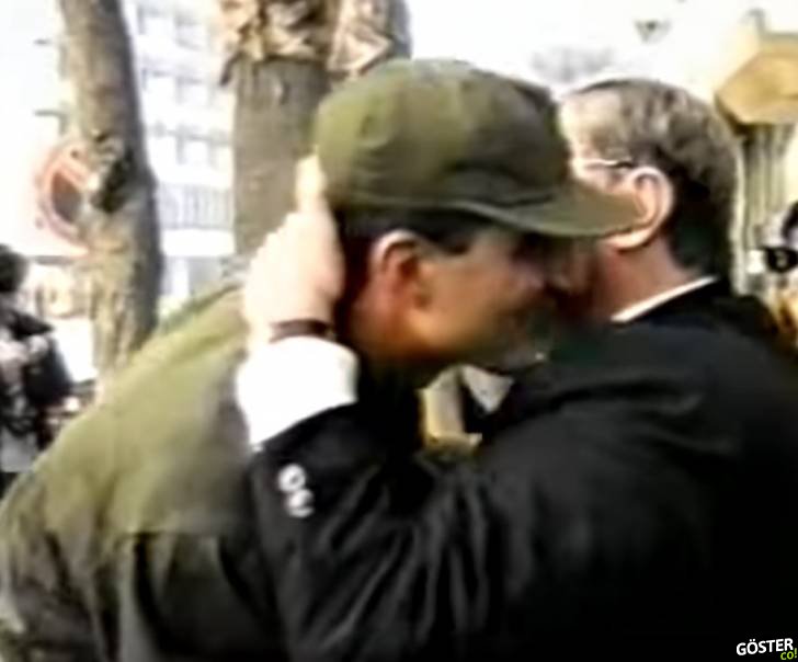 Önüne Geleni Öpen Parti Başkanı: Hasan Celal Güzel (1995)