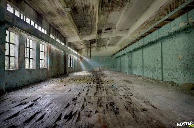 Abandonned-Soviet-Buildings-by-Rebecca-Litchfield12