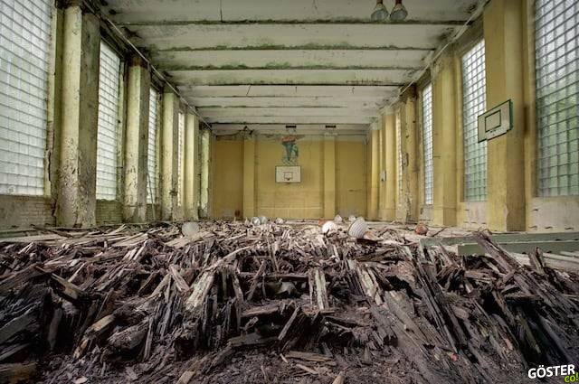 Abandonned-Soviet-Buildings-by-Rebecca-Litchfield13