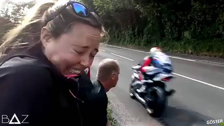 Motorcuların Hızlarına Heyecan Dolu Tepkiler Veren Seyirciler