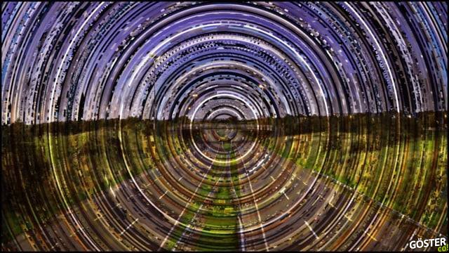 Kaleidoskopik Görüntülerle Bezenen, Bir Garip Müzik Klibi (Müzik de İlginç)