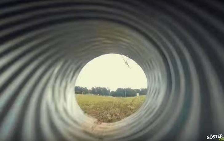 Kaymak Gibi Kaydıra Kaydıra Gezdirdiği Drone’u Borunun İçinden Bile Geçiriyor