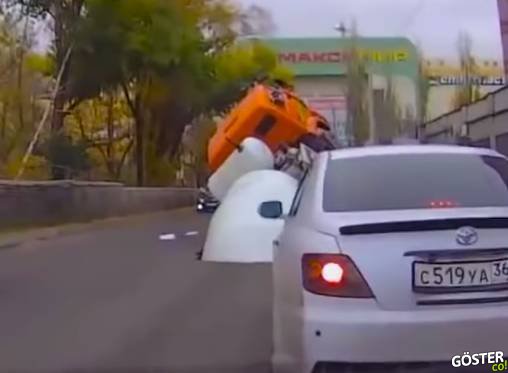 Trafikta Karşılaşılmış 50 Birbirinden Saçma Olayın Şans Eseri Araç Kameralarına Yansıyan Kayıtları