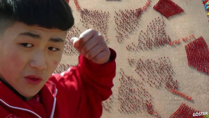 Yüzlerce Shaolin Kung Fu yapan genç sporcunun inanılmaz senkronize hareketleri