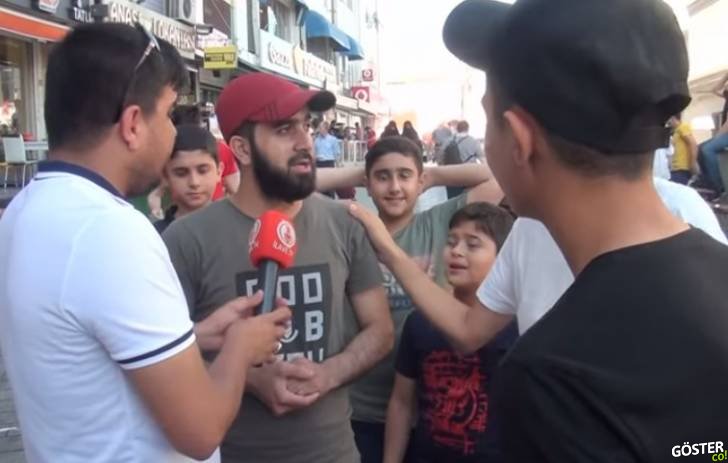 Türklere “Suriyeliyi evinize alır mısınız?” diye soran ekip bu kez Suriyelilere soruyor: “Türk’ü evinize alır mısınız?”