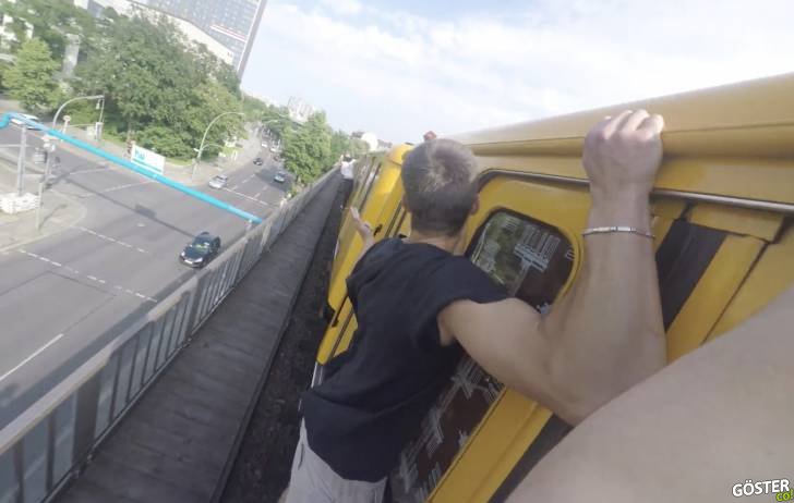 Berlin’de tren ile çeşitli akrobatik hareketler yapıp canlarını tehlikeye atan gençler