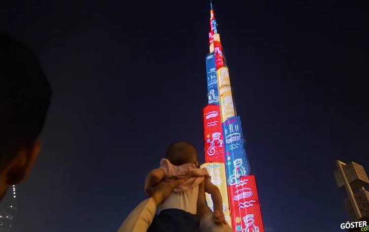 Burj Khalifa, Friends dizisinin 25. yılına özel bir ışık gösterisi gerçekleştirdi