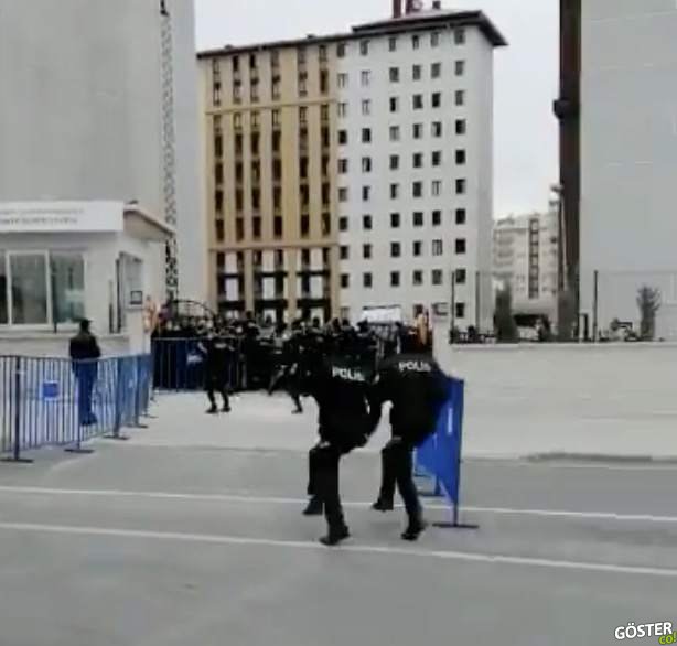 Umre dönüşü karantinaya alınanların kaçma girişiminde bulunması ve polisler tarafından zapt edilmeleri (2 farklı video yayımlandı)