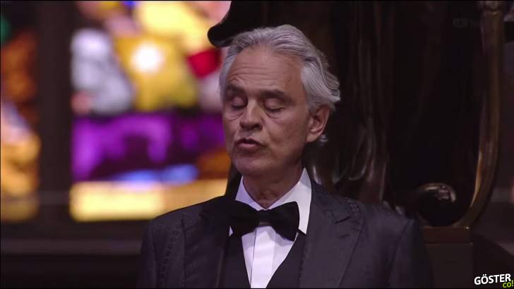 Andrea Bocelli, Duomo di Milano’da yarım saat konser verdi