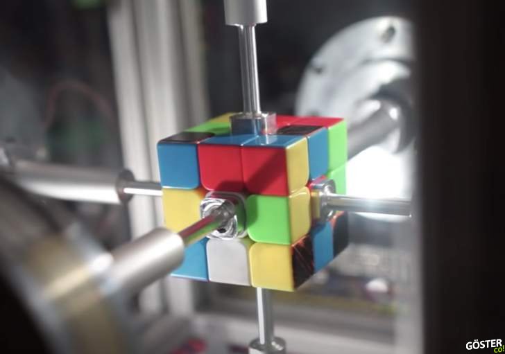 0,38 saniyede rubik küp çözen robot