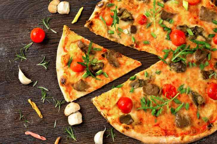22 Mayıs 2010’da bir pizzayı bugünün parasıyla 300 milyon dolar’a aldı