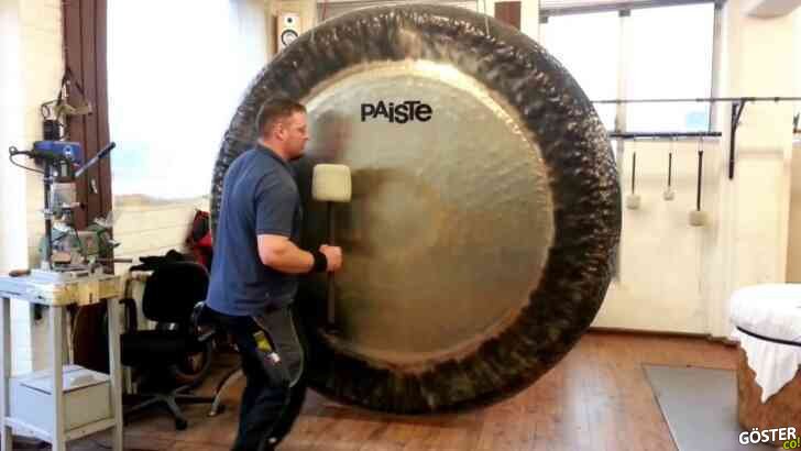 Gong ustası Sven, Paiste adındaki 80 inç’lik dev senfonik gongu çalıyor: Gong ile böyle sesler çıkarılabildiğini biliyor muydunuz?