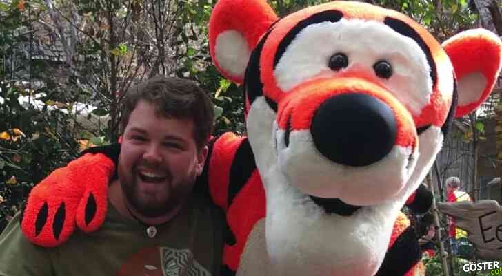 Disney karakterlerine Disney karakter taklitleri yapmak: En iyi yanı, maskotların konuşmasına izin verilmemesi