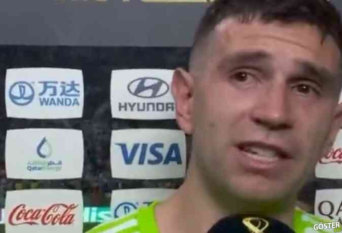 Emiliano Martinez ağlayarak açıklama yaparken TRT muhabiri de ağlayarak çeviri yapıyor